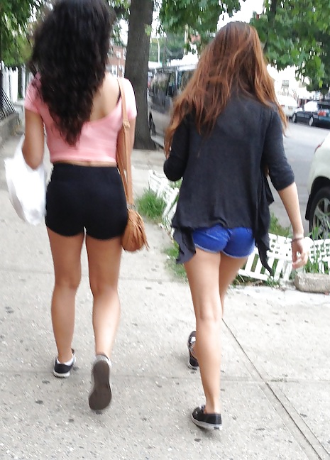 Sex Gallery 2 sexy nyc teens in shorts