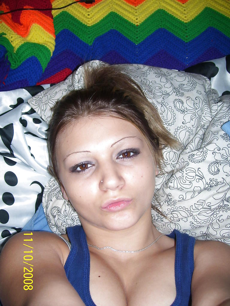 Sex Gallery AMATEUR JULIA SHOWING OFF