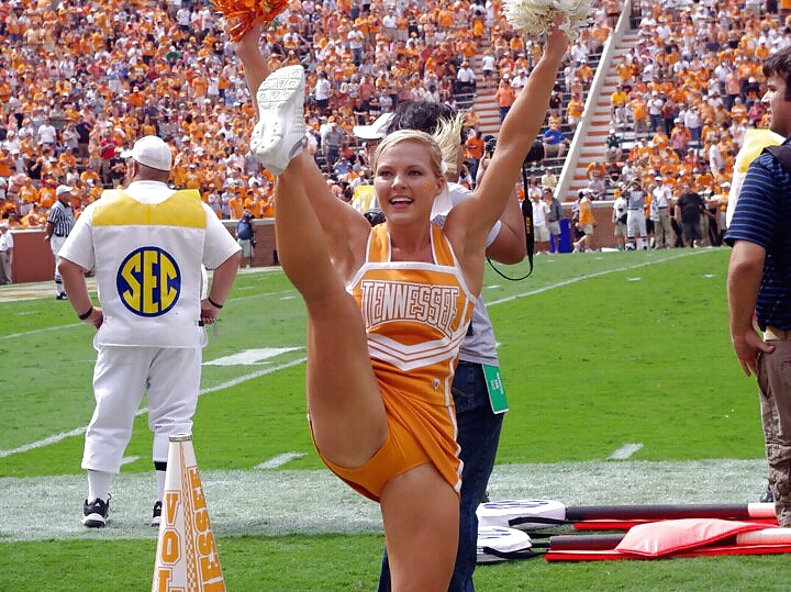 Nude college cheerleader kuvia.