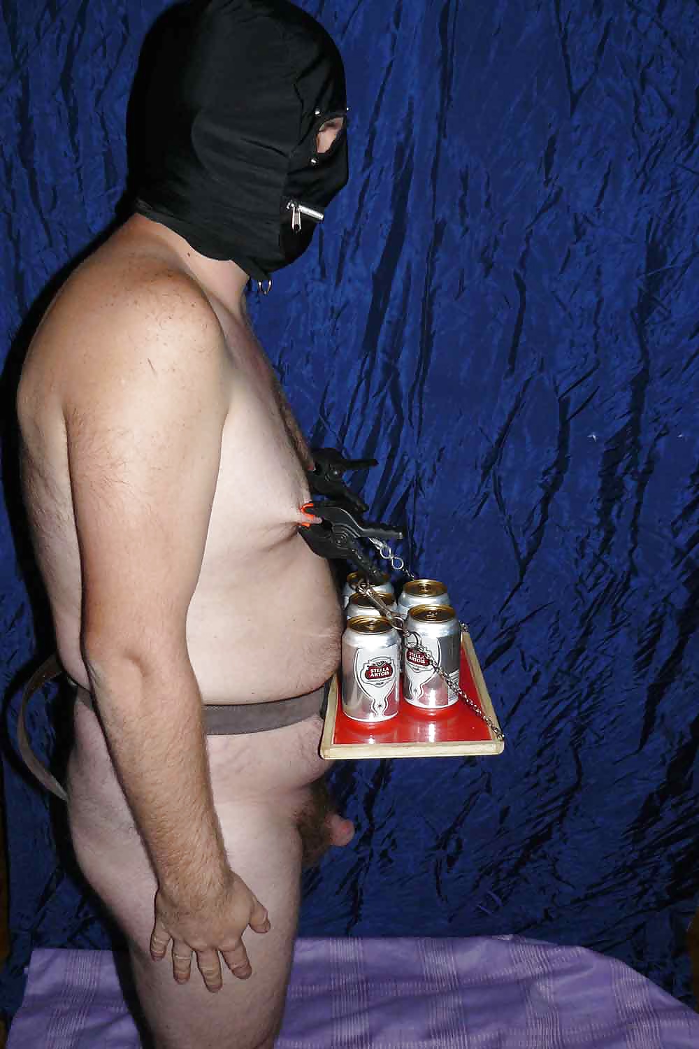 Sex Gallery serve beer