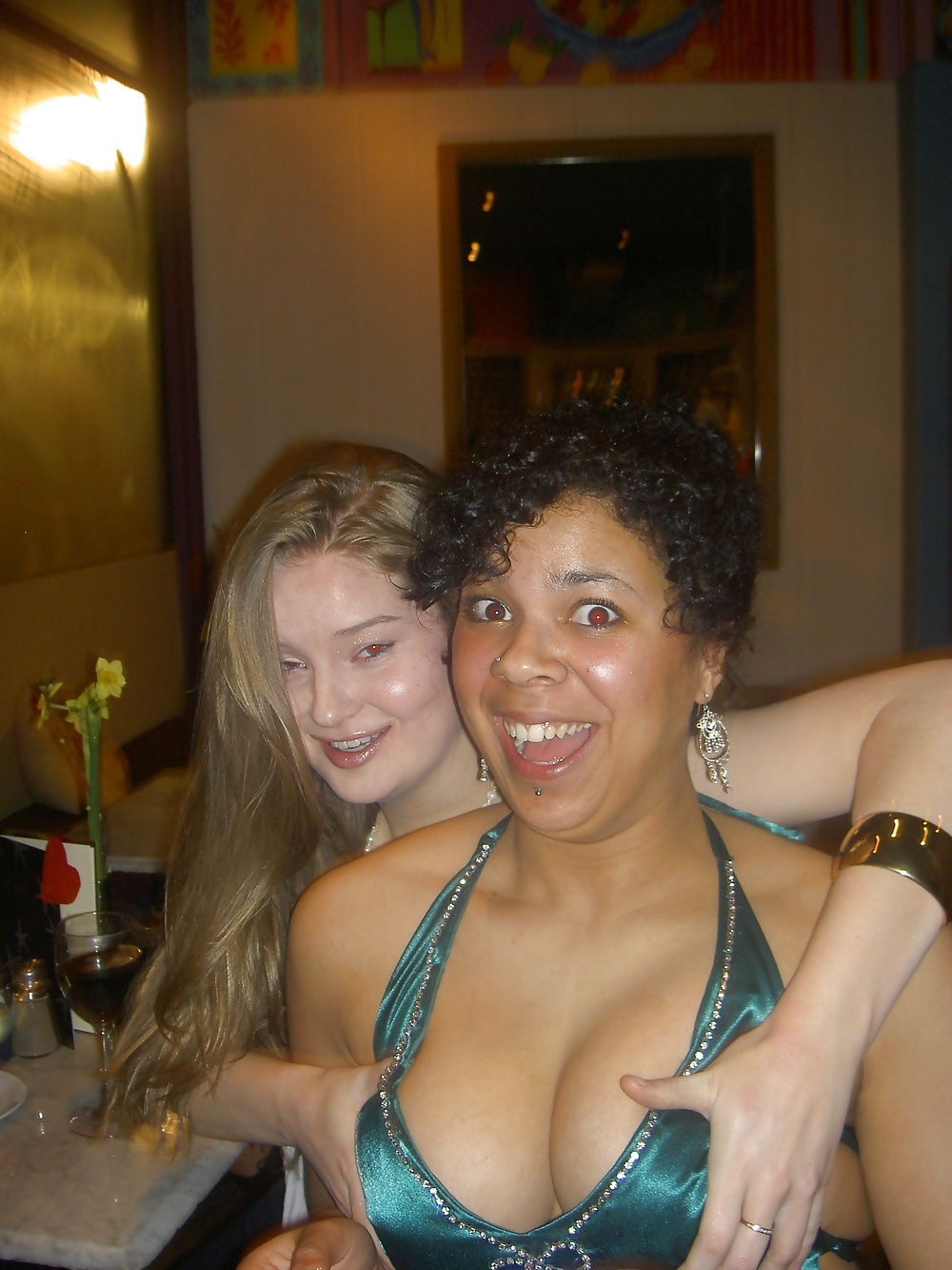 Sex Gallery Teen cleavage