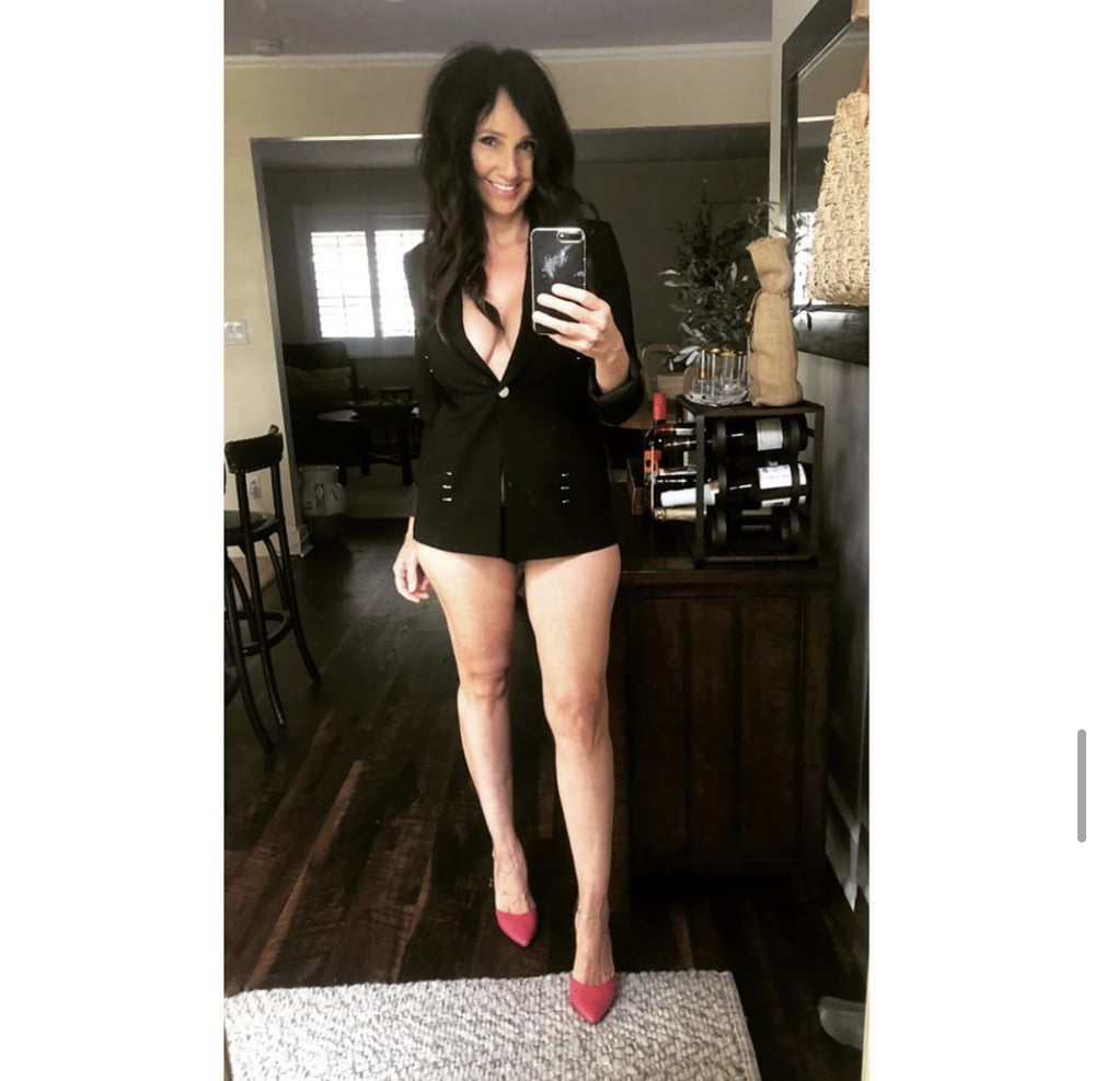 Sexy Instagram Milfs (Feet, UK, USA, Mature, Heels) - 220 Photos 