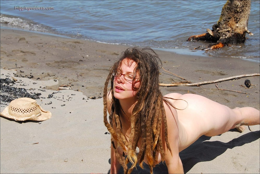 Dreadlocks, gros seins et belle touffe - 127 Photos 