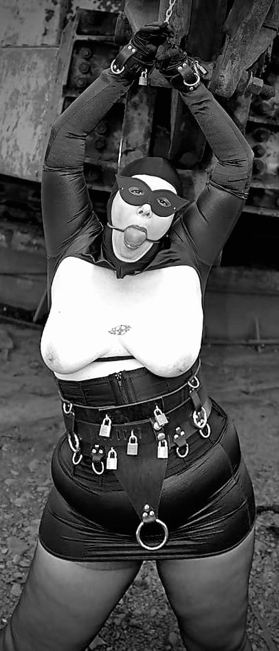 BW Polly in bondage - 51 Photos 