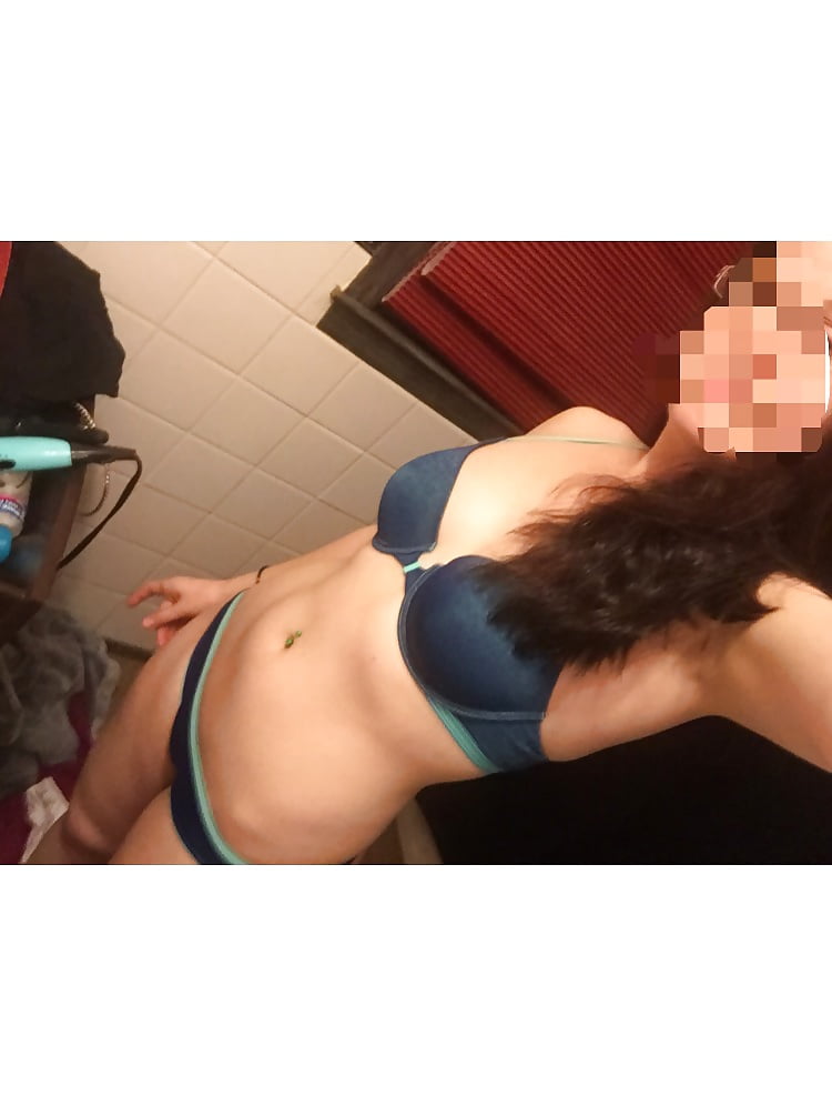 Sex Gallery Wife's selfies 02 (new piercings)