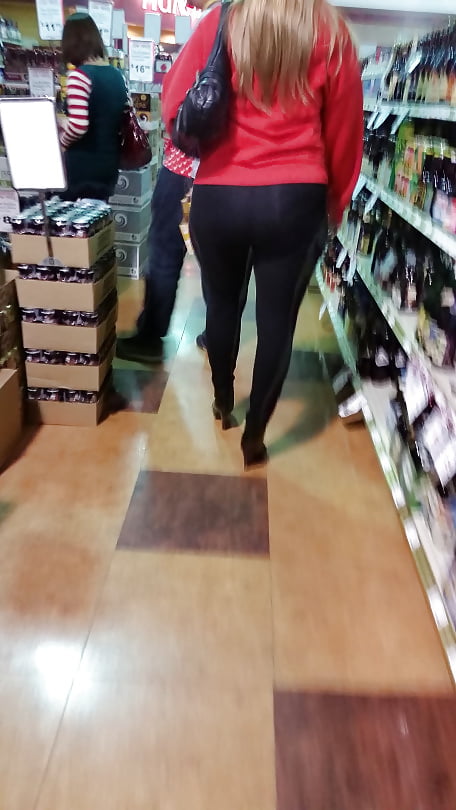 Candid Pawg Redhead Fat Ass In Yoga Pants 7 Pics