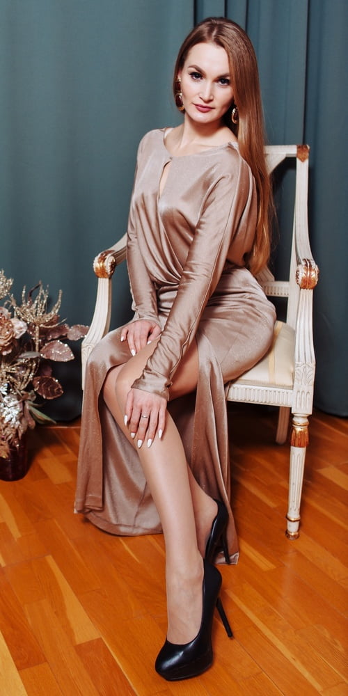 Russian Rich Bitch Clothes Horse in Pantyhose P2 - 38 Photos 