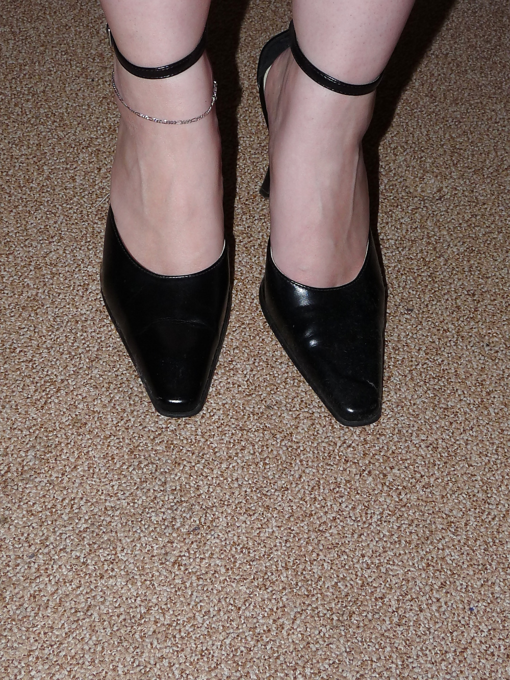 Sex Gallery wifes black leather heels barefeet legs