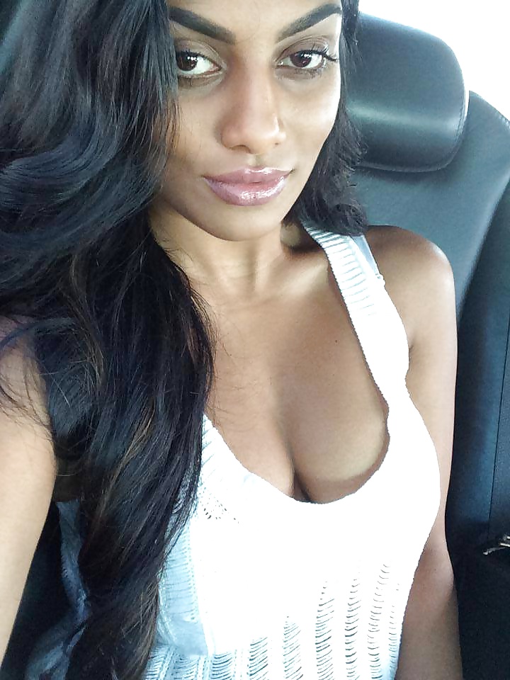 Sex Gallery INDIAN DESI BITCH