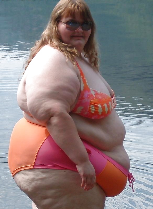 Sex Gallery SSBBW clothed & public 4