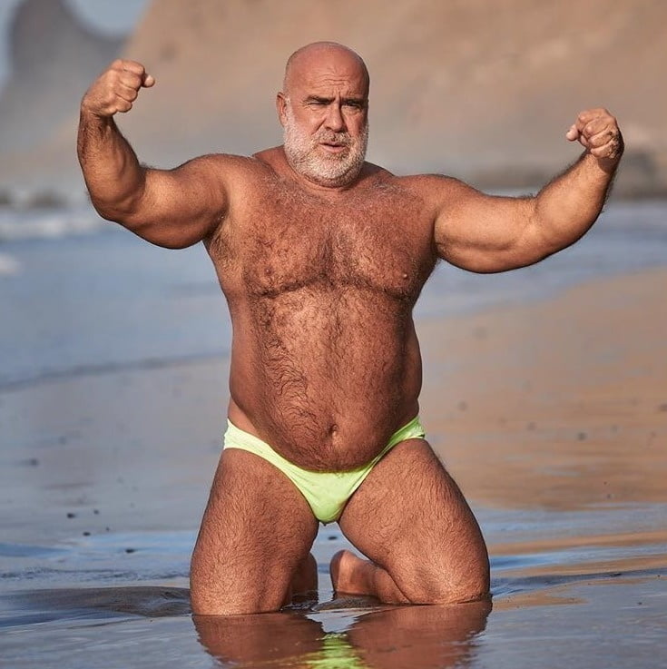 Показать больших мужиков. Гуннар Дэдди. Bears in speedo. Bears Daddies in speedo. Muscle Bear speedo.