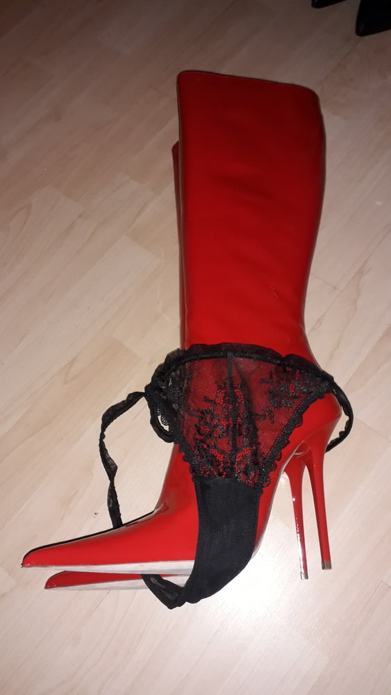 Boots and lingerie 01 - 13 Photos 