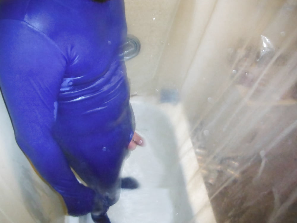 Sex Gallery blue skin after warm shower