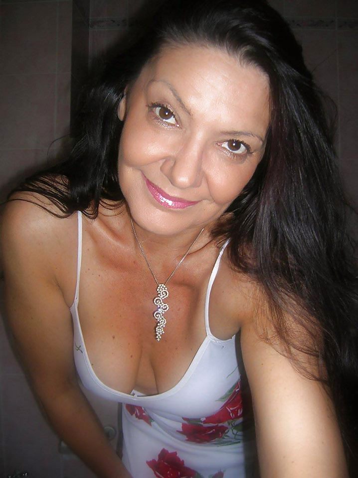 Sex Gallery how to fuck these mature bitch from facebook?