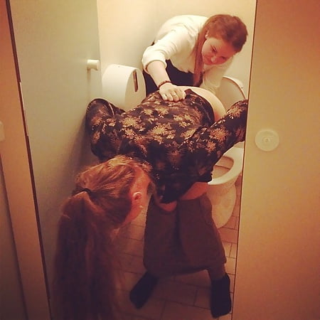 Woman Bathroom Voyeur Pics 14