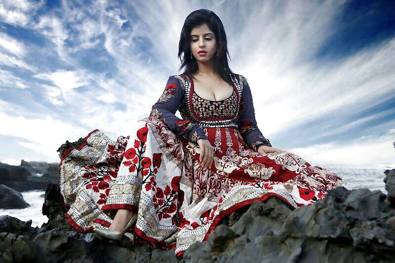 Sex Gallery INDIAN SALWAR & SAREE BABE