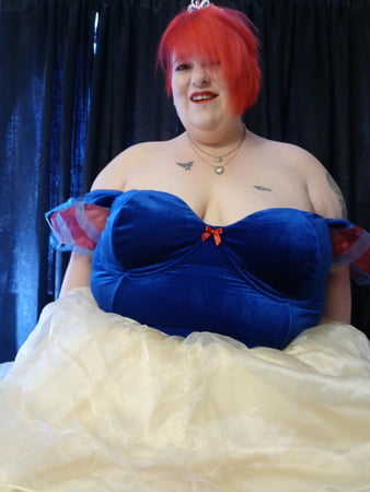 raven plays dress up         