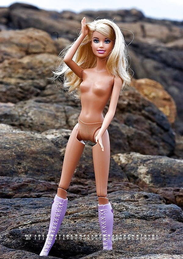 Girl That Looks Like Barbie Naked