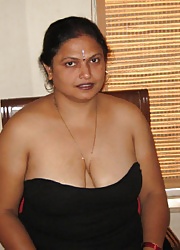 Sex Gallery real  indian  aunty nude  booby   body