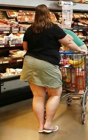Public shopping candid teen and mature leg, ass and tits