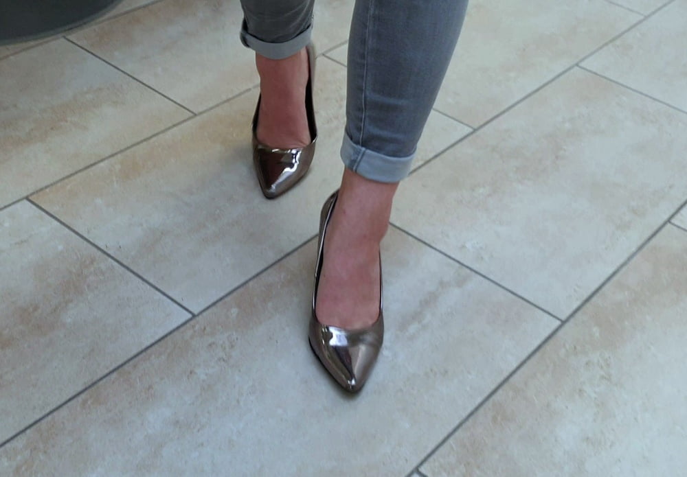 Candid feet photo #324254943