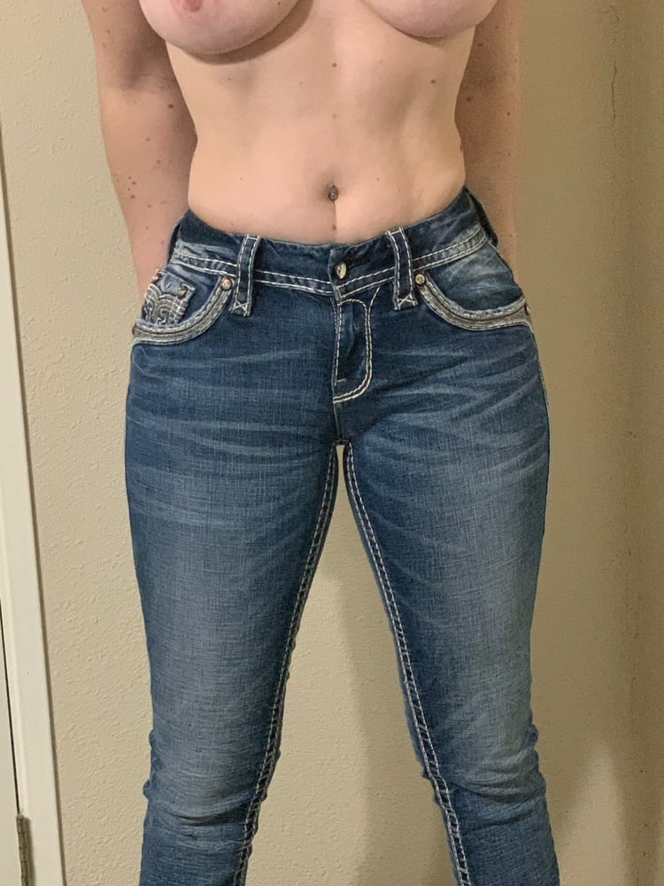 My bubble butt in jeans and net shirt - 8 Photos 