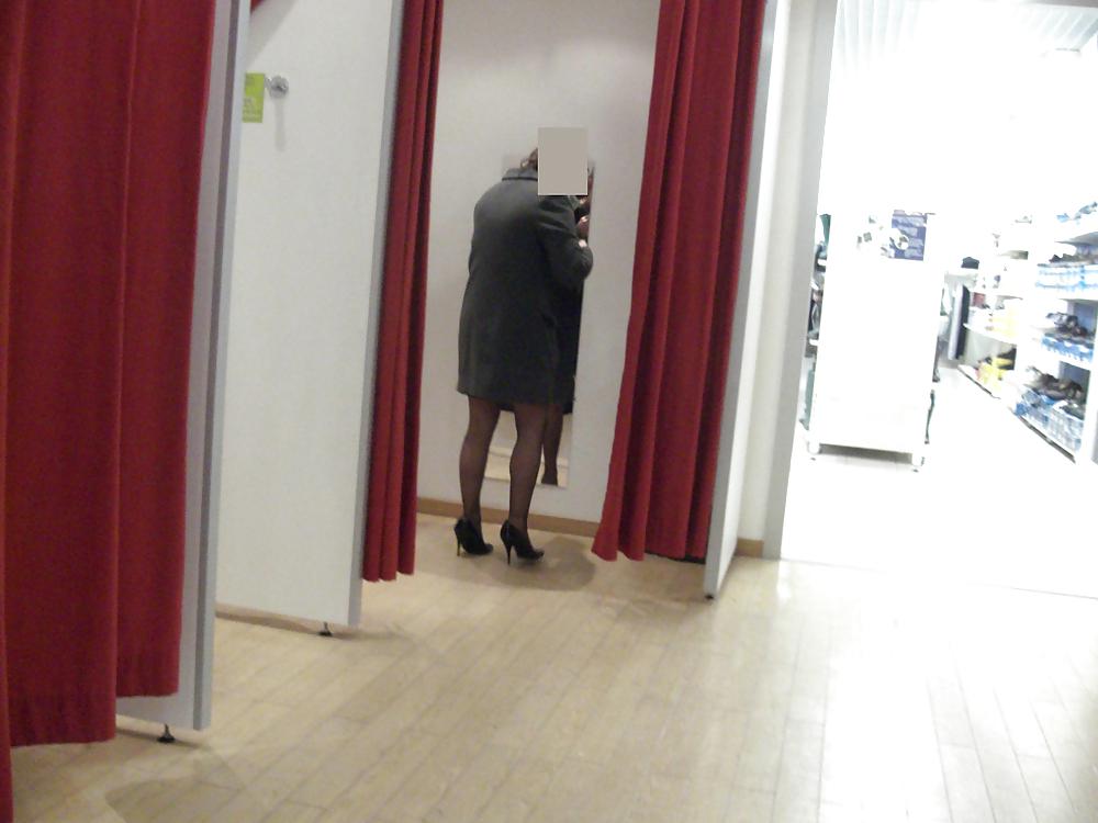 Sex Gallery fitting room