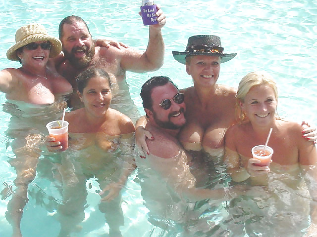Sex Gallery Orgy in The Pool