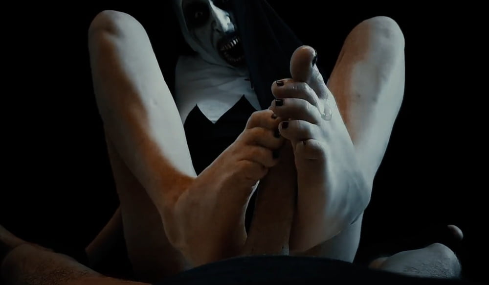 Halloween Footjob - 29 Photos 