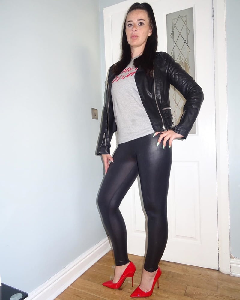 Young Dutch MILF Trish in latex and leather pants - 23 Photos 