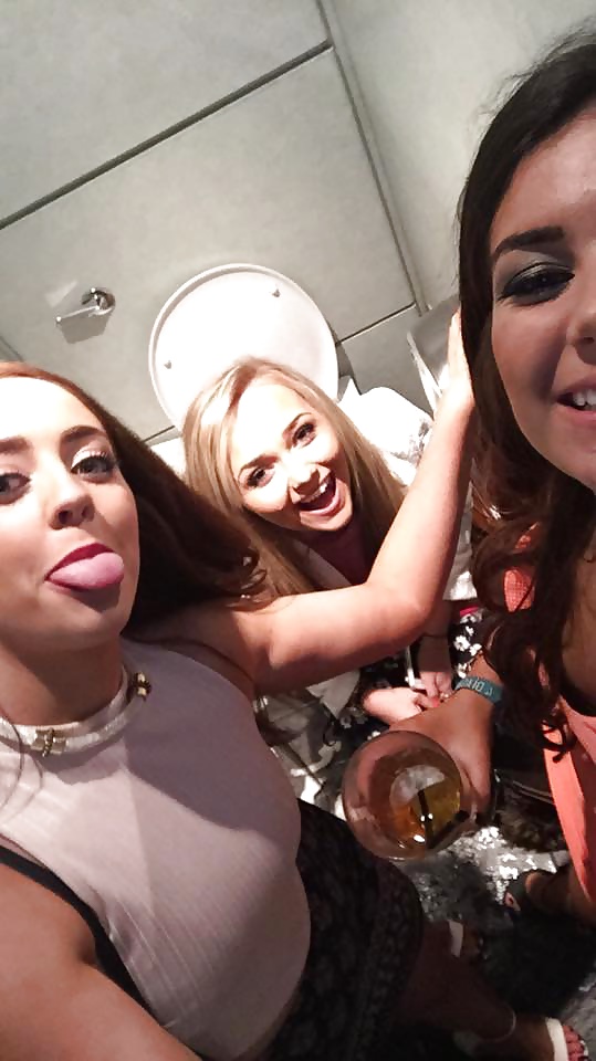 Sex Gallery UK Girls on the Toilet - vol 3