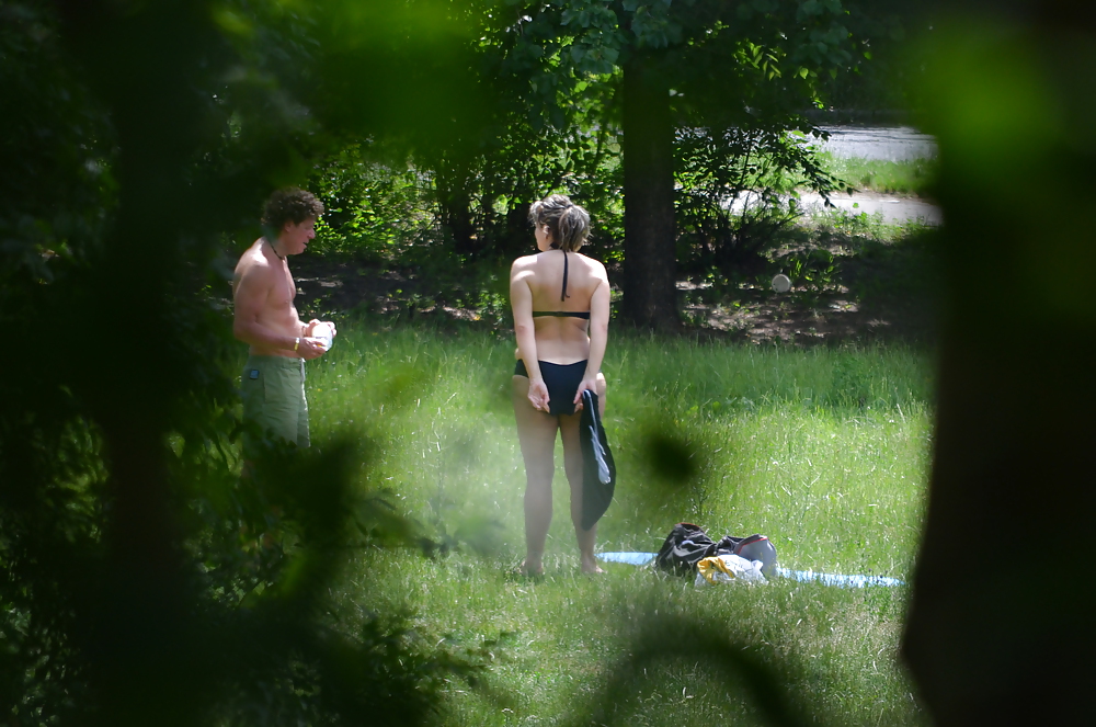 Sex Gallery girl sunbathing in the park I