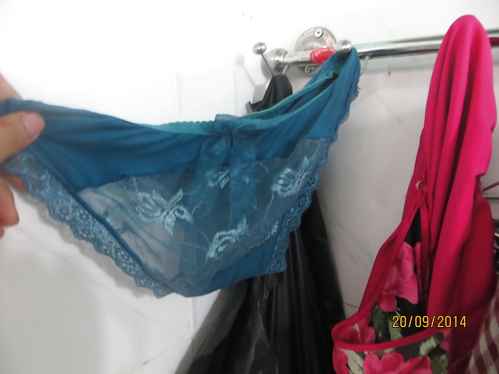 Sex Gallery Dirty panties & bras of my older cousin 20-09-2014