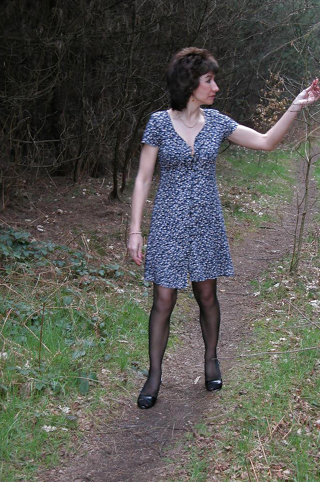 Sex Gallery Amateur mature lady takes a walk in the woods.