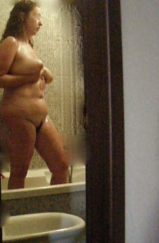 Sex Gallery a voyeur in the Gionny Eva's shower