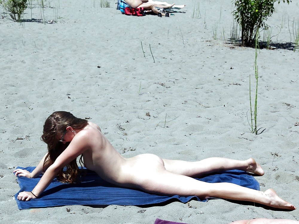 Sex Gallery NUDE AT THE BEACH