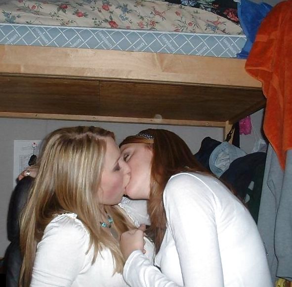 Sex Gallery Girls Kissing Girls