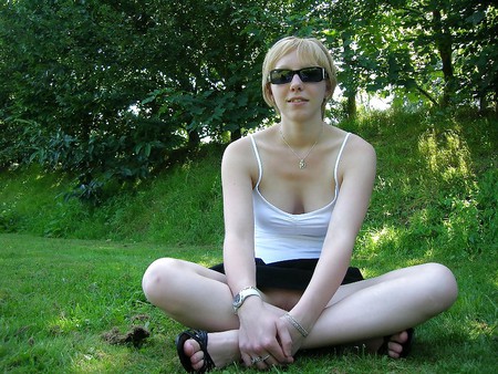 Teen flashes in the park.....