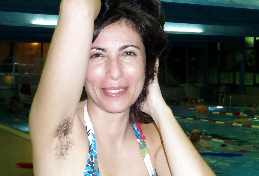 Sex Gallery Amateur hairy armpits mature at the swimming pool