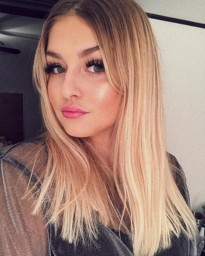 Sex Gallery SOPHIA...a young sexy lesbian...