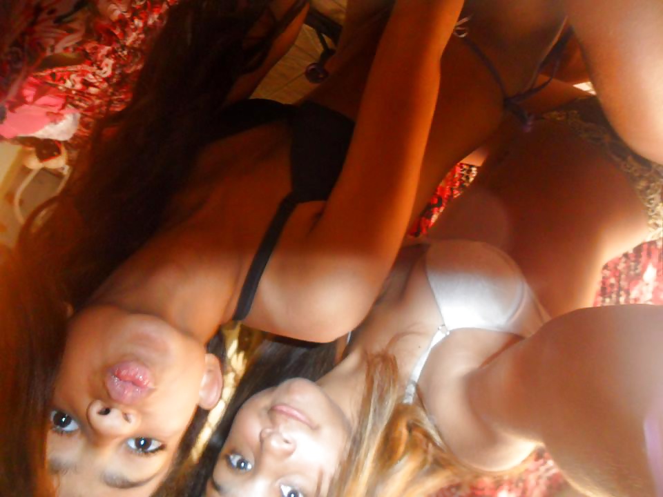 Sex Gallery Em casa com Debiinha #Novinha13