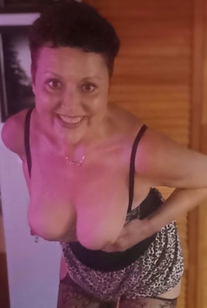 check out my new cougar lingerie stockings and pumps         