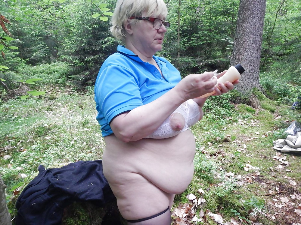 Sex Gallery Busty granny in forest