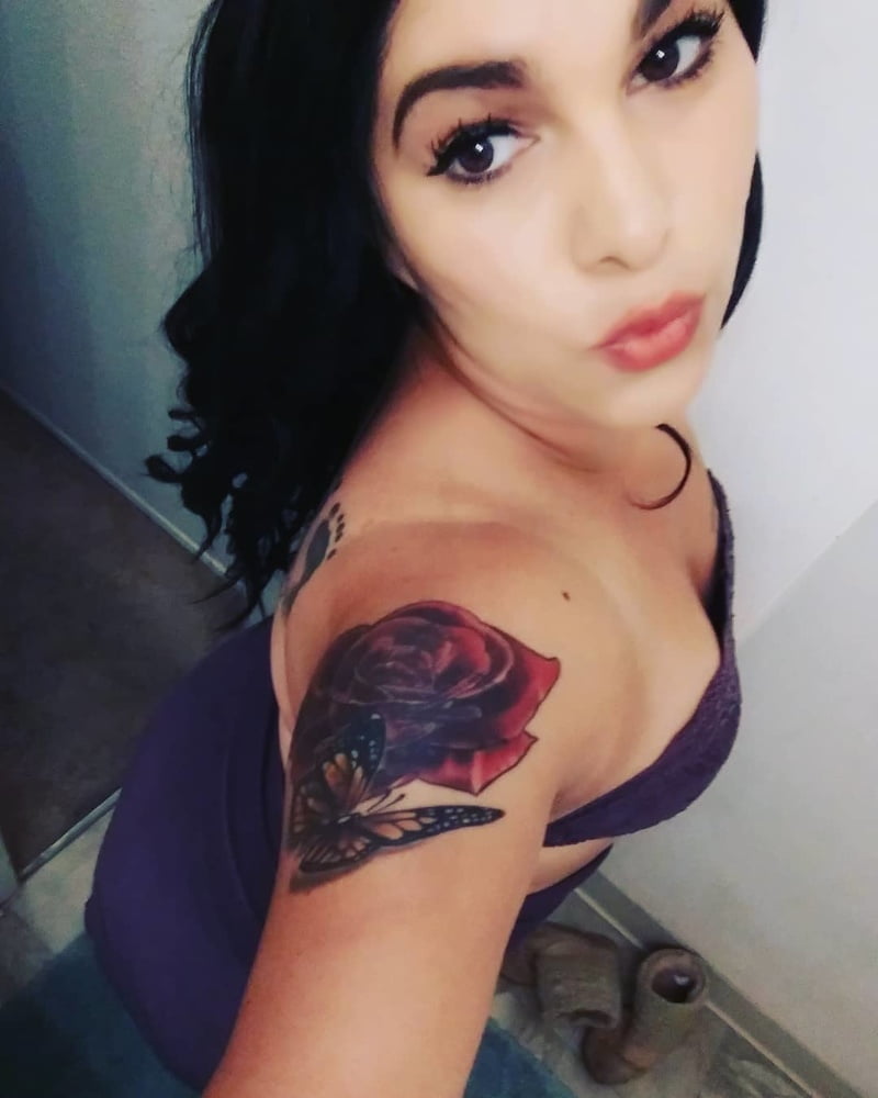 Latina selfie queen - 52 Photos 