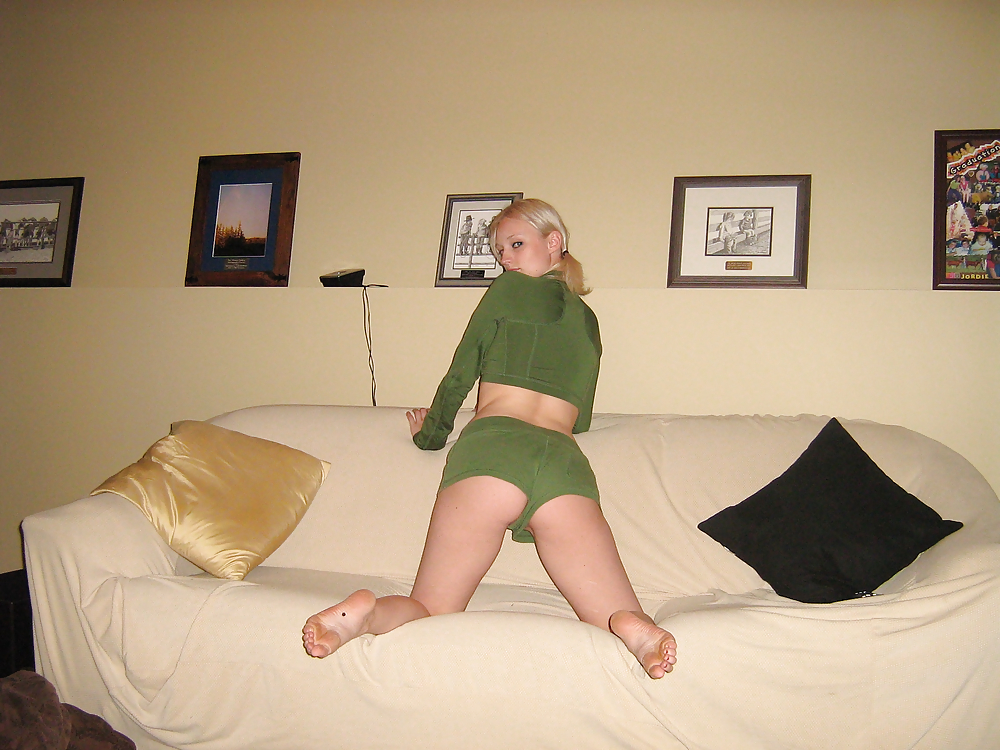 Sex Gallery Stolen Pics - Blonde pleasing her holes