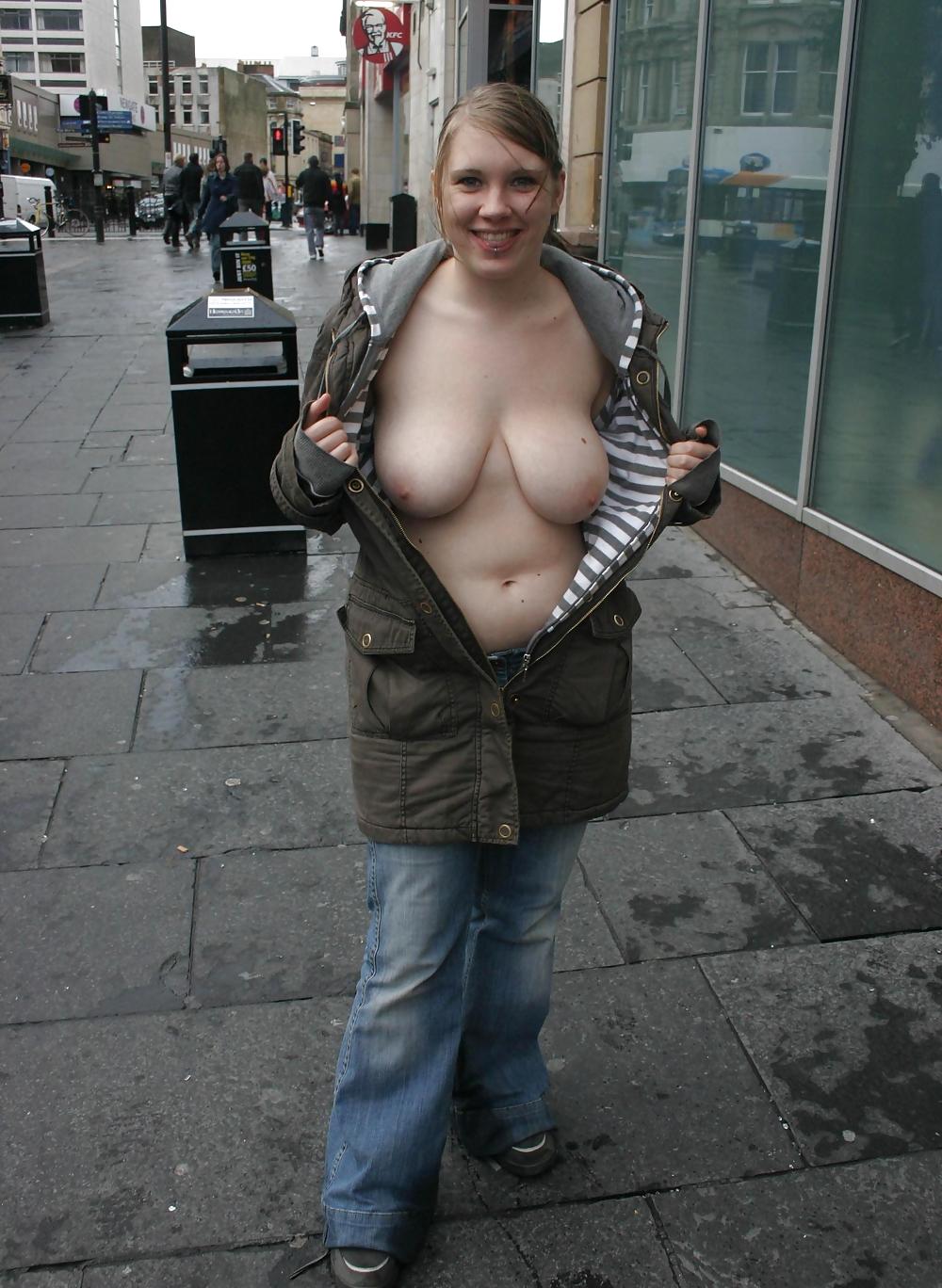 Sex Gallery Flashing girls.