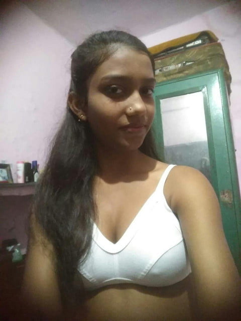 Topless Indian Desi Wife big boobs nude - 4 Photos 