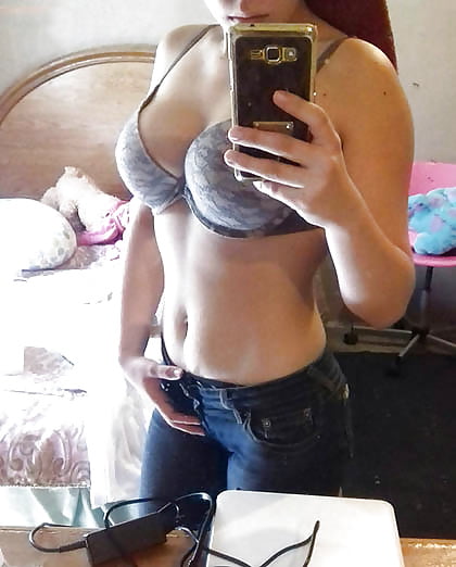 Sex Gallery Latina teen with a curvy body