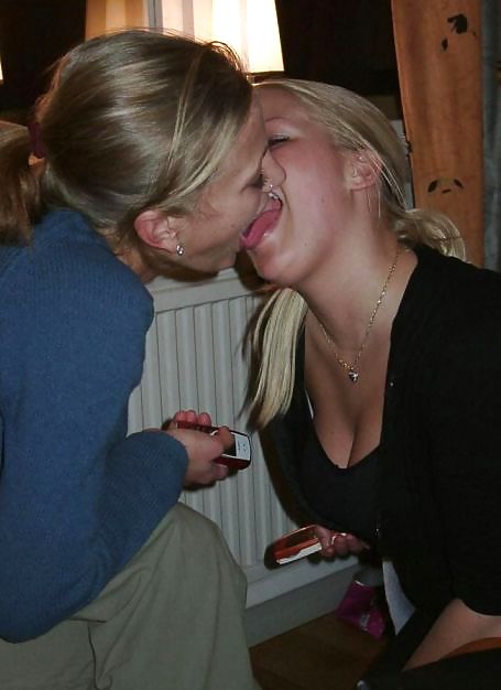 Sex Gallery Girls Kissing Girls