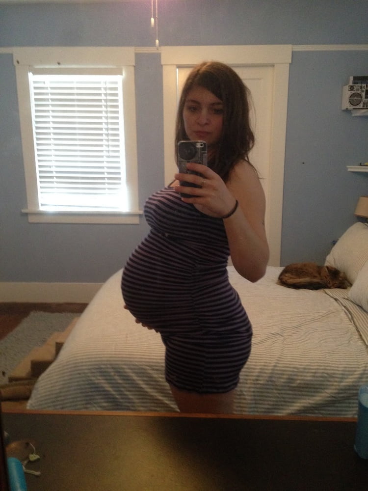 Hot pregnant wife likes to show off - 23 Photos 